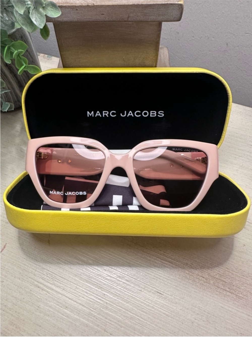 Marc Jacobs Blush Pink and Cream Cat Eye Sunglasses with Gold Accent - Picture 4 of 6
